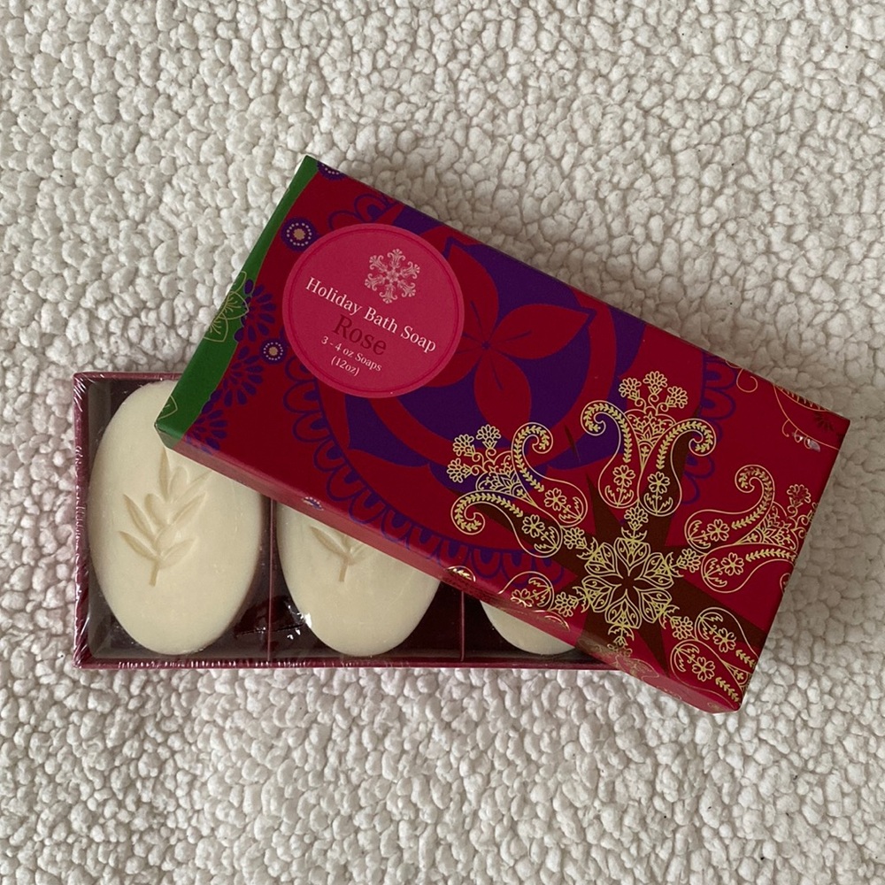 *NIB* Natures Partners Rose Scented Holiday Bath Soap (3 Soaps)